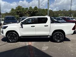 2025 Toyota Hilux SR5 48V