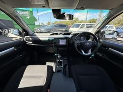 2025 Toyota Hilux SR5 48V