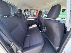 2025 Toyota Hilux SR5 48V