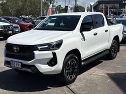 2025 Toyota Hilux SR5 48V