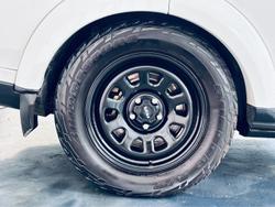 2016 Land Rover Discovery TDV6 Series 4 MY16.5 4X4 Dual Range Fuji White