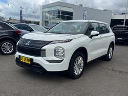 2023 Mitsubishi Outlander ES