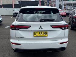 2023 Mitsubishi Outlander ES