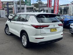 2023 Mitsubishi Outlander ES
