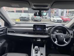 2023 Mitsubishi Outlander ES