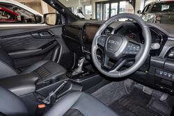 2025 Isuzu D-MAX BLADE