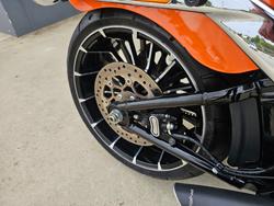 2023 HARLEY-DAVIDSON FXBR BREAKOUT (117) Orange