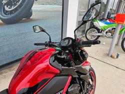 2024 Kawasaki Z900 (ZR900) Red