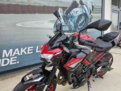 2024 Kawasaki Z900 (ZR900) Red