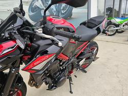 2024 Kawasaki Z900 (ZR900) Red