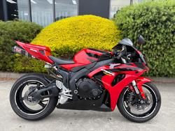 Honda CBR1000RR (fireblade)