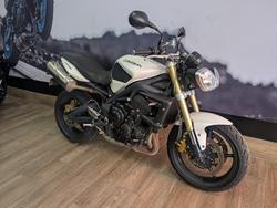 2012 Triumph STREET TRIPLE WHITE
