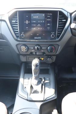 2025 Isuzu D-MAX X-RIDER