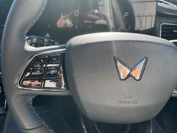 2025 Mahindra XUV700 AX7L