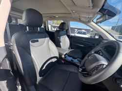 2025 Mahindra XUV700 AX7L