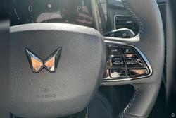 2025 Mahindra XUV700 AX7L