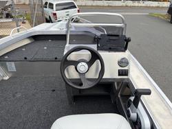 2026 Stacer 429 Outlaw Side Console