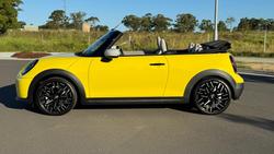 2026 MINI Cooper C Favoured