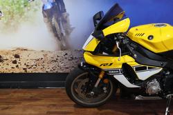 2016 Yamaha YZF-R1 Black