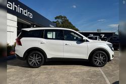 2025 Mahindra XUV700 AX7L