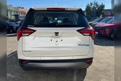 2025 Mahindra XUV700 AX7L