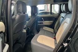 2023 Land Rover Defender 110 D300 X-Dynamic SE