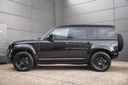 2025 Land Rover Defender 110 D350 X-Dynamic SE