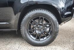 2025 Land Rover Defender 110 D350 X-Dynamic SE