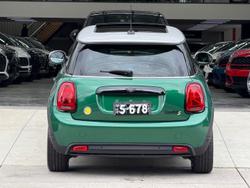 2023 MINI Hatch Cooper SE MINI Yours F56 LCI-2 British Racing Green