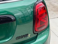 2023 MINI Hatch Cooper SE MINI Yours F56 LCI-2 British Racing Green