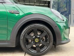 2023 MINI Hatch Cooper SE MINI Yours F56 LCI-2 British Racing Green