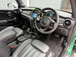 2023 MINI Hatch Cooper SE MINI Yours F56 LCI-2 British Racing Green