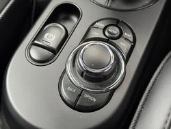 2023 MINI Hatch Cooper SE MINI Yours F56 LCI-2 British Racing Green