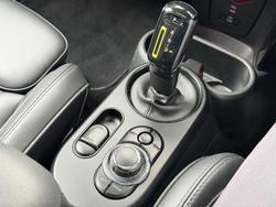 2023 MINI Hatch Cooper SE MINI Yours F56 LCI-2 British Racing Green