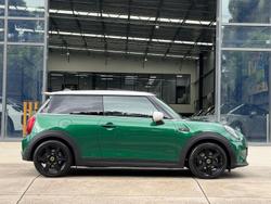 2023 MINI Hatch Cooper SE MINI Yours F56 LCI-2 British Racing Green