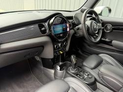 2023 MINI Hatch Cooper SE MINI Yours F56 LCI-2 British Racing Green