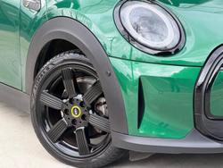 2023 MINI Hatch Cooper SE MINI Yours F56 LCI-2 British Racing Green