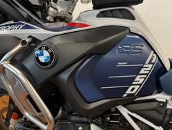2023 BMW Motorrad R 1250 GS ADVENTURE RALLYE LIGHT WHITE UNI/RACINGBLUE MET/RACI