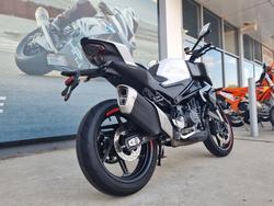 2023 CFMOTO 450 NK White