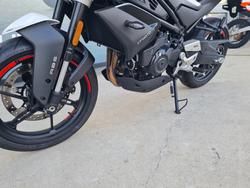 2023 CFMOTO 450 NK White