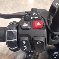2025 BMW R 12 HL