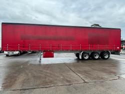 2015 Krueger 24P Straight Curtainsider Red