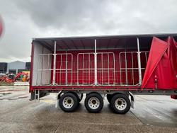 2015 Krueger 24P Straight Curtainsider Red
