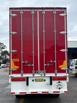 2015 Krueger 24P Straight Curtainsider Red