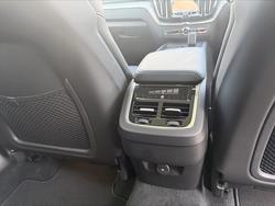 2024 Volvo XC60 Plus B5