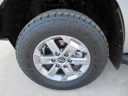 2026 Nissan Navara ST