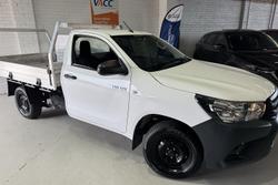 2016 Toyota Hilux Workmate TGN121R 4x2 Glacier White