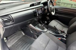 2016 Toyota Hilux Workmate TGN121R 4x2 Glacier White