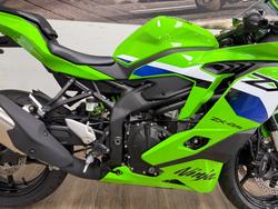 2026 Kawasaki NINJA 400 ZX-4RR KRT GREEN
