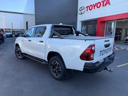 2024 Toyota Hilux SR5 48V